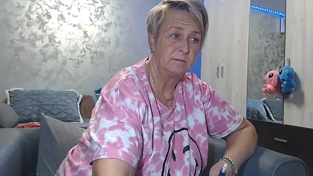 Snapshot of RosesandLillies chatting on November 2025 05:49:01 PM RosesandLillies online show from November 2025 05:49:01 PM