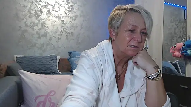 Snapshot of RosesandLillies chatting on December 2025 04:58:01 PM RosesandLillies online show from December 2025 04:58:01 PM