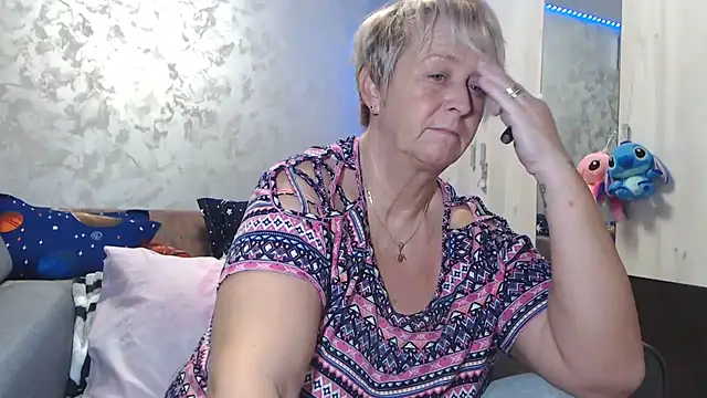 Snapshot of RosesandLillies chatting on December 2025 04:56:01 PM RosesandLillies online show from December 2025 04:56:01 PM