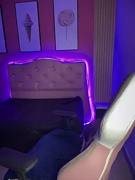 Snapshot of Emily-teen chatting on February 2025 01:21:02 PM Emily-teen online show from February 2025 01:21:02 PM