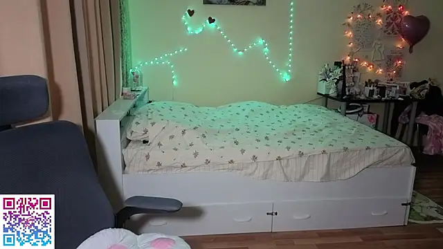 Snapshot of boozekirs_ chatting on April 2026 02:18:01 AM boozekirs online show from April 2026 02:18:01 AM