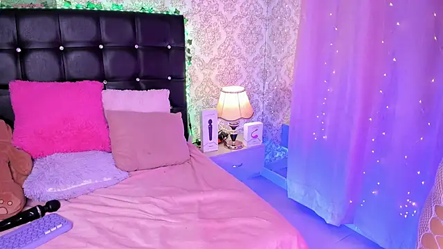 Snapshot of Luna_Sommer chatting on November 2025 02:00:02 AM Luna Sommer online show from November 2025 02:00:02 AM