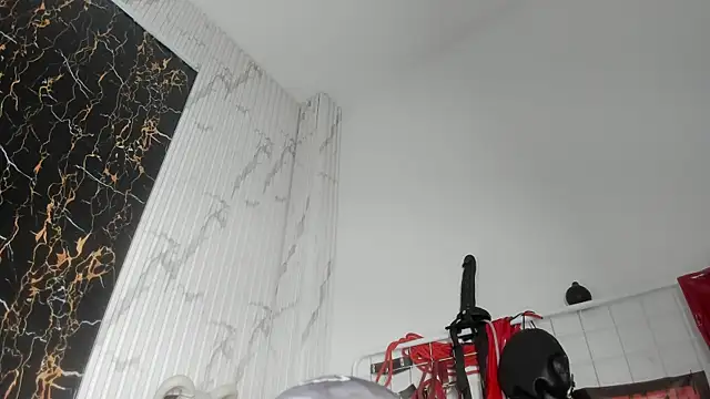 Snapshot of Guxplo_ chatting on February 2026 02:48:02 PM Guxplo online show from February 2026 02:48:02 PM