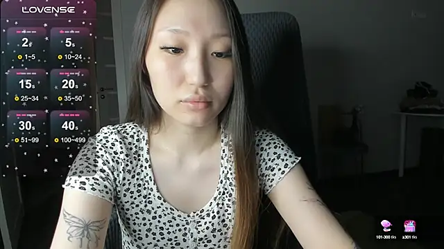 Christine Carlson online show from October 2025 04:49:01 PM