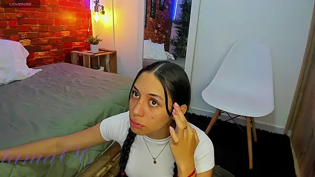 TANIA 06 online show from February 2025 04:36:02 PM