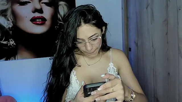 TANIA 06 online show from October 2025 01:18:02 PM