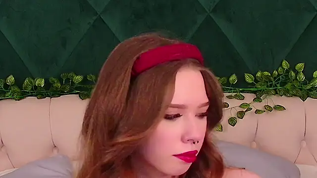 Snapshot of Sierra_Fane chatting on February 2025 05:06:01 PM Sierra Fane online show from February 2025 05:06:01 PM