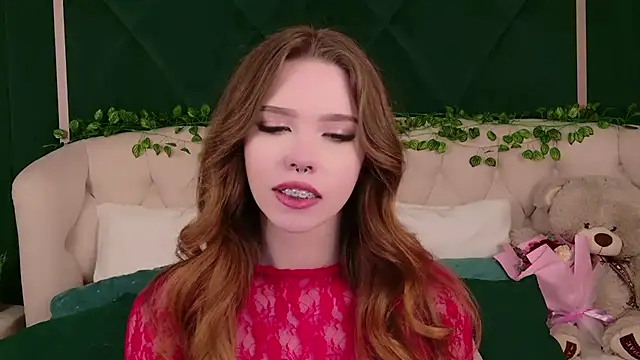 Snapshot of Sierra_Fane chatting on March 2025 04:27:02 AM Sierra Fane online show from March 2025 04:27:02 AM