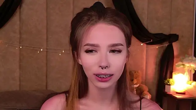 Snapshot of Sierra_Fane chatting on September 2025 08:41:01 PM Sierra Fane online show from September 2025 08:41:01 PM