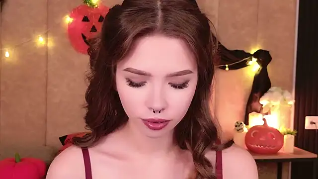 Snapshot of Sierra_Fane chatting on October 2025 06:28:01 AM Sierra Fane online show from October 2025 06:28:01 AM