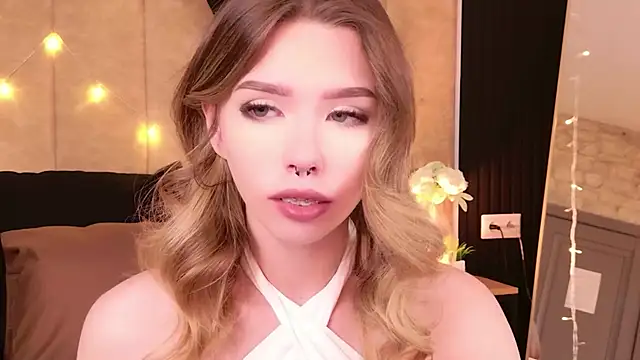 Snapshot of Sierra_Fane chatting on December 2025 10:35:01 AM Sierra Fane online show from December 2025 10:35:01 AM