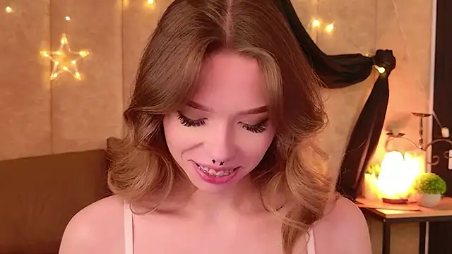 Snapshot of Sierra_Fane chatting on April 2026 11:01:01 AM Sierra Fane online show from April 2026 11:01:01 AM