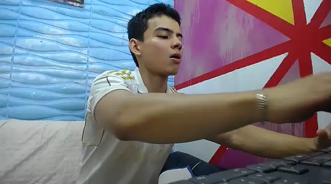 seigfried0 online show from February 2025 07:03:02 PM