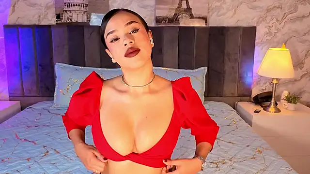 Snapshot of LiaHilton2 chatting on October 2025 01:43:02 PM LiaHilton2 online show from October 2025 01:43:02 PM