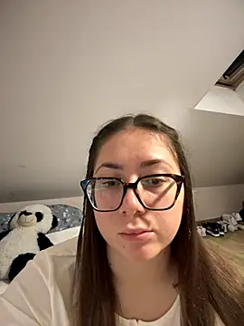 Snapshot of May_Alisa chatting on October 2025 05:23:02 PM May Alisa online show from October 2025 05:23:02 PM