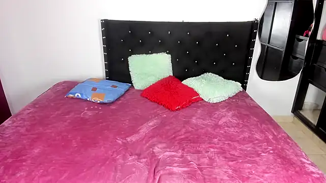 Babylatinhot11 online show from October 2025 02:27:02 PM