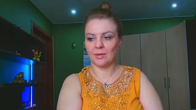 Snapshot of VeronikawGold chatting on June 2026 05:45:02 AM VeronikawGold online show from June 2026 05:45:02 AM