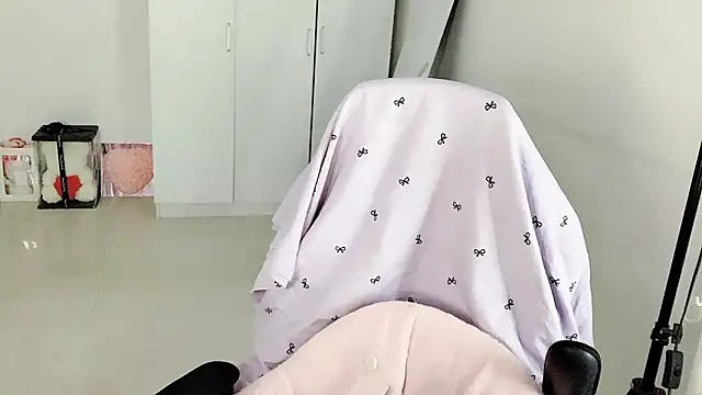 Snapshot of Annnnqi-77 chatting on April 2026 07:02:01 AM Annnnqi-77 online show from April 2026 07:02:01 AM