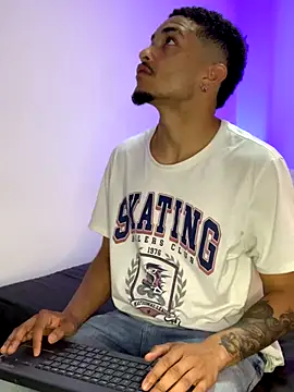 Snapshot of eross_chipre_ chatting on October 2025 04:40:02 AM eross chipre  online show from October 2025 04:40:02 AM