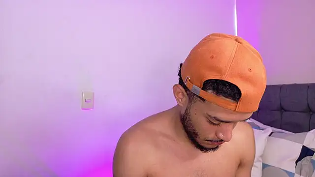 Snapshot of eross_chipre_ chatting on April 2026 05:54:01 PM eross chipre online show from April 2026 05:54:01 PM