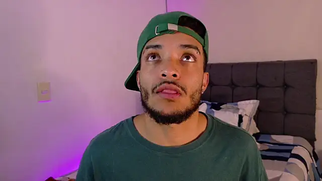 Snapshot of eross_chipre_ chatting on April 2026 11:49:01 PM eross chipre online show from April 2026 11:49:01 PM