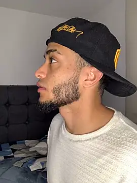 Snapshot of eross_chipre_ chatting on April 2026 11:05:02 PM eross chipre online show from April 2026 11:05:02 PM