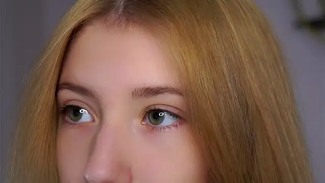 Snapshot of SunnivaCovil chatting on November 2025 05:24:01 PM SunnivaCovil online show from November 2025 05:24:01 PM