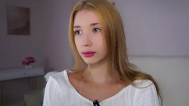 Snapshot of SunnivaCovil chatting on November 2025 03:16:01 PM SunnivaCovil online show from November 2025 03:16:01 PM