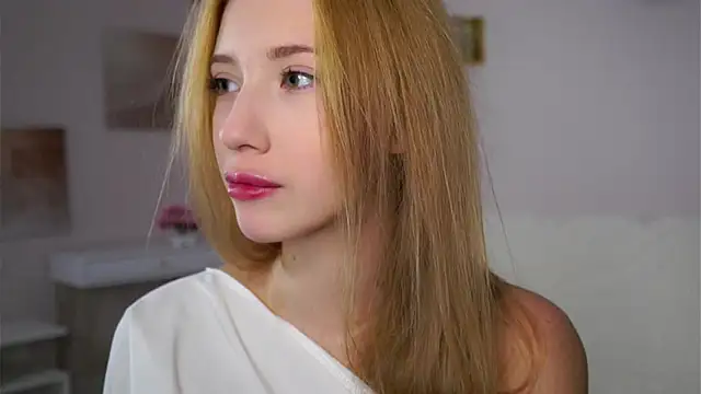 Snapshot of SunnivaCovil chatting on December 2025 02:48:01 PM SunnivaCovil online show from December 2025 02:48:01 PM