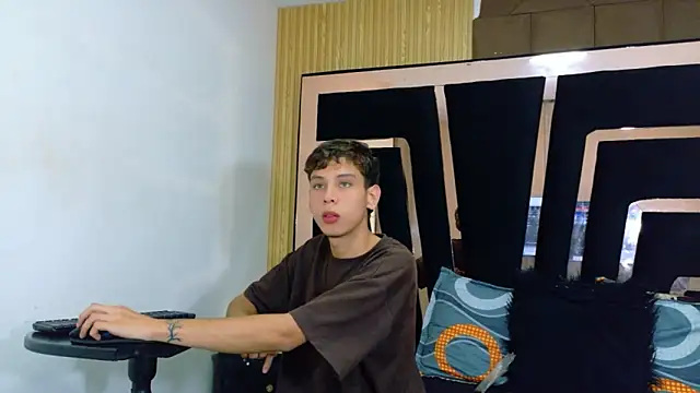 Noahoconor online show from December 2025 08:15:02 PM