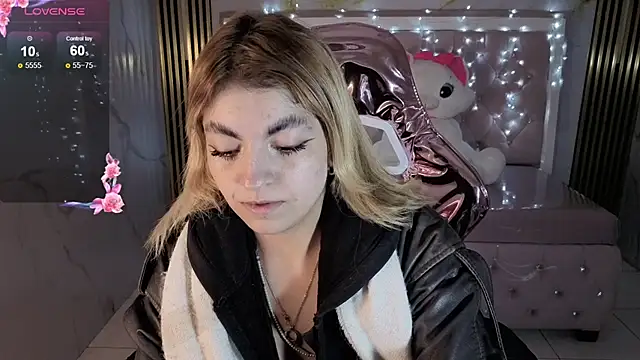 lili conor s online show from November 2025 03:42:02 AM