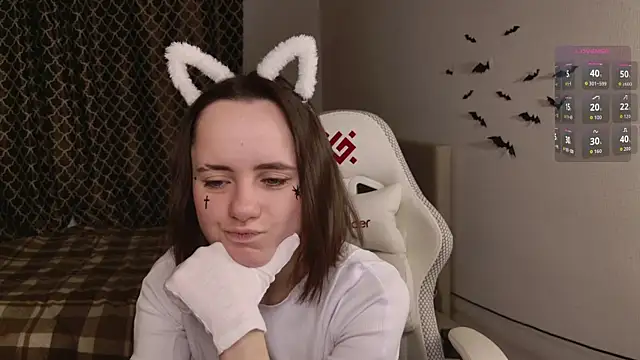 Luna Loveee online show from October 2025 04:24:02 AM