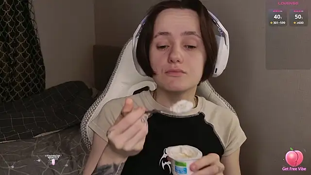 Snapshot of Luna_Loveee chatting on March 2026 03:56:01 AM Luna Loveee online show from March 2026 03:56:01 AM