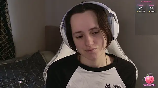 Snapshot of Luna_Loveee chatting on March 2026 04:01:02 AM Luna Loveee online show from March 2026 04:01:02 AM