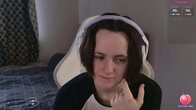 Snapshot of Luna_Loveee chatting on March 2026 04:02:02 AM Luna Loveee online show from March 2026 04:02:02 AM