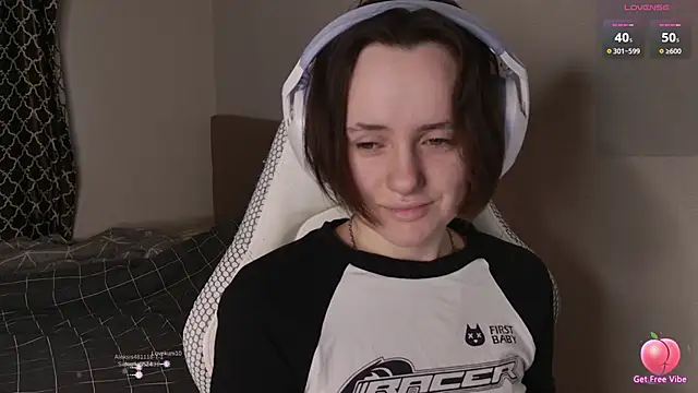 Snapshot of Luna_Loveee chatting on April 2026 04:02:02 AM Luna Loveee online show from April 2026 04:02:02 AM