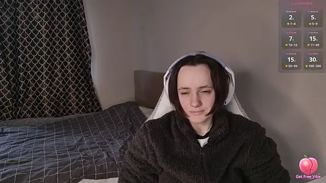 Snapshot of Luna_Loveee chatting on April 2026 04:43:02 AM Luna Loveee online show from April 2026 04:43:02 AM