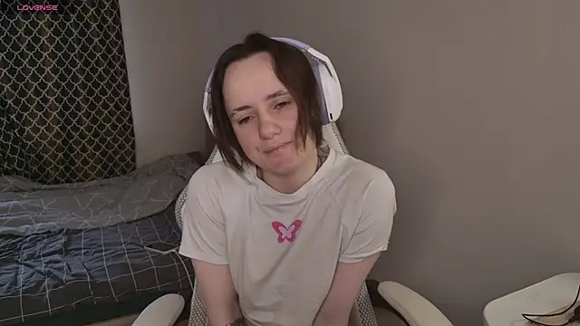 Snapshot of Luna_Loveee chatting on April 2026 04:18:02 AM Luna Loveee online show from April 2026 04:18:02 AM