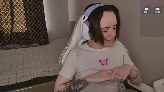 Snapshot of Luna_Loveee chatting on April 2026 04:30:02 AM Luna Loveee online show from April 2026 04:30:02 AM