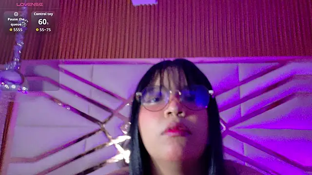 innocenthazel online show from March 2026 03:00:01 AM