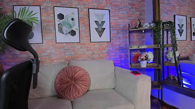 Lucia Brown  online show from September 2025 09:27:01 PM