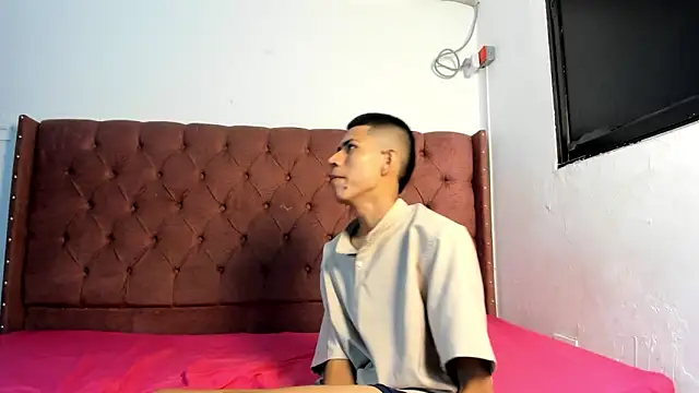 couple hotfox online show from December 2025 01:03:01 AM