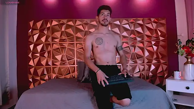 AlejandroStormm online show from March 2025 08:20:02 PM