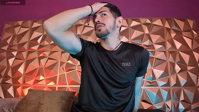 AlejandroStormm online show from December 2025 06:04:02 PM