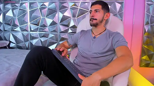 Snapshot of AlejandroStormm chatting on January 2026 08:33:01 PM AlejandroStormm online show from January 2026 08:33:01 PM