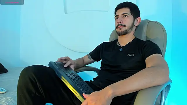 Snapshot of AlejandroStormm chatting on March 2026 04:07:01 AM AlejandroStormm online show from March 2026 04:07:01 AM