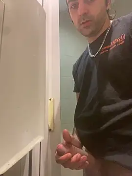 Snapshot of mikekmi21 chatting on February 2025 01:02:01 PM mikekmi21 online show from February 2025 01:02:01 PM