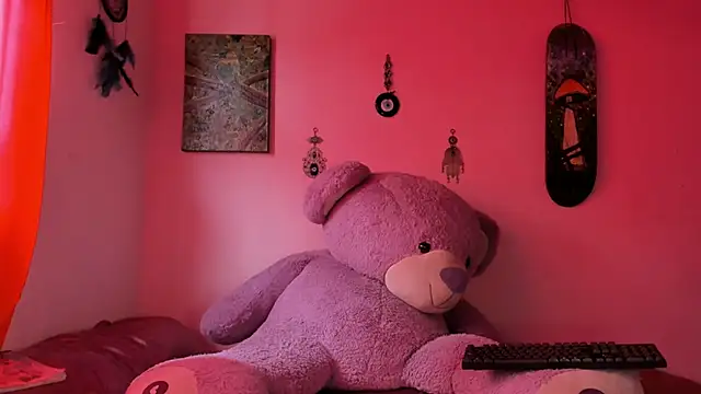 Maddy Jhonsson online show from February 2026 04:24:02 PM