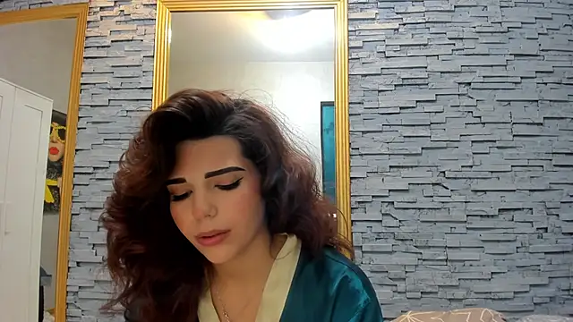 Bella Posh online show from March 2025 07:46:02 AM