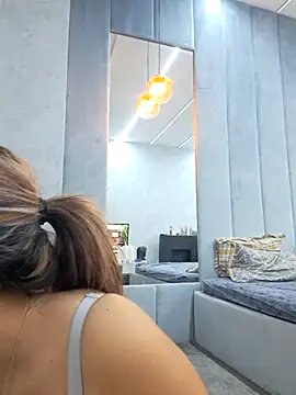 Bella Posh online show from October 2025 07:40:02 AM